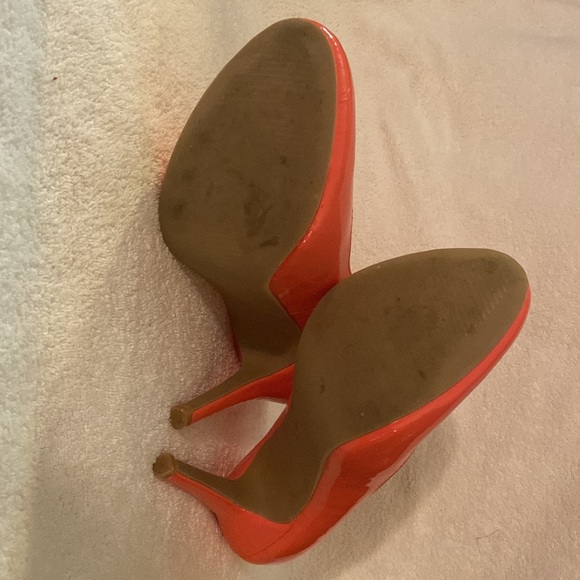 Bright Coral coloured pumps - Picture 4 of 5